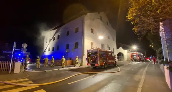 Wohnungsbrand in einem Mehrfamilienhaus in Prutz